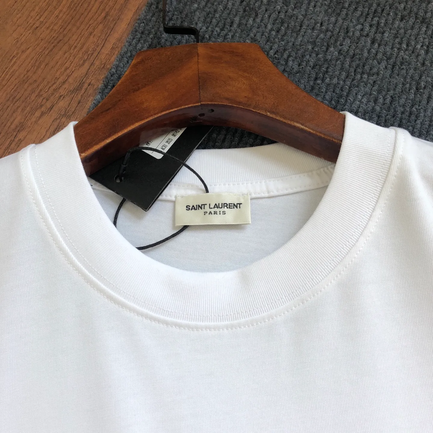 SAINT LAURENT SLP 2026New Arrival Gold logo T ⚠ ⚠ ⚠ Quality Same Style ， ， ， ， Versatile Quality : Black White Size : XS ～ L XS : 110 70 58.5 21.5 S : 114 72 60 22 M : 118 74 61.5 22.5 L : 122 76 63 23